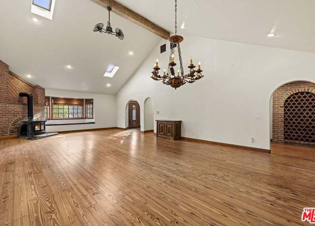 Property at 22651 Calvert St, Woodland Hills, CA 91367, 4 beds, 3.5 baths