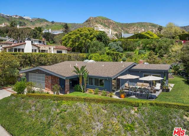 Property at 16633 Bienveneda Pl, Pacific Palisades, CA 90272, 3 beds, 3 baths
