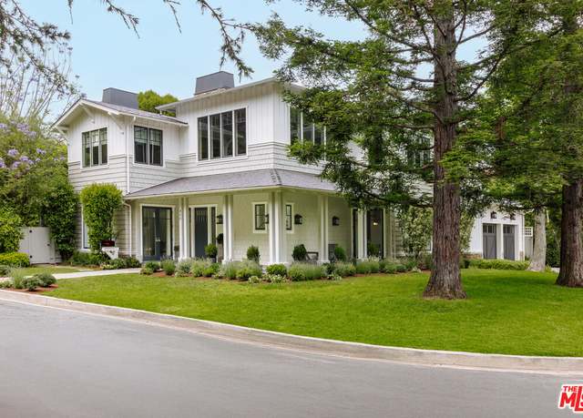 Property at 800 Greentree Rd, Pacific Palisades, CA 90272, 5 beds, 5.5 baths