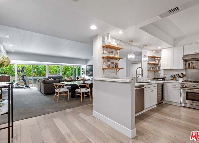 Property at 13600 Marina Pointe Dr #312, Marina Del Rey, CA 90292, 2 beds, 2.5 baths