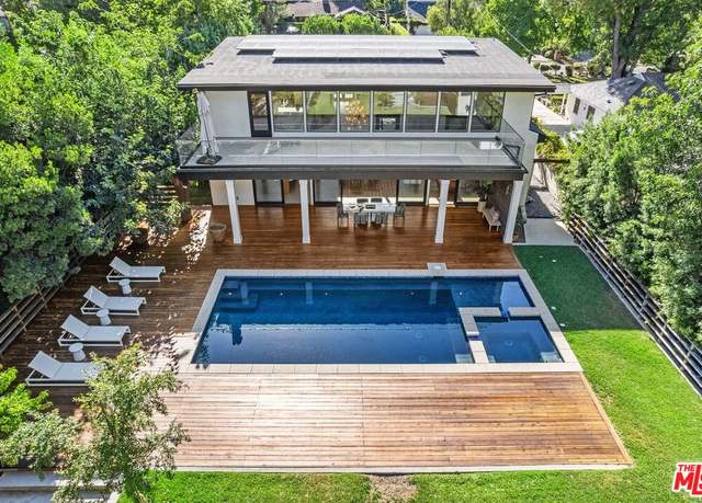 Property at 5922 Oakdale Ave, Woodland Hills, CA 91367, 5 beds, 4 baths