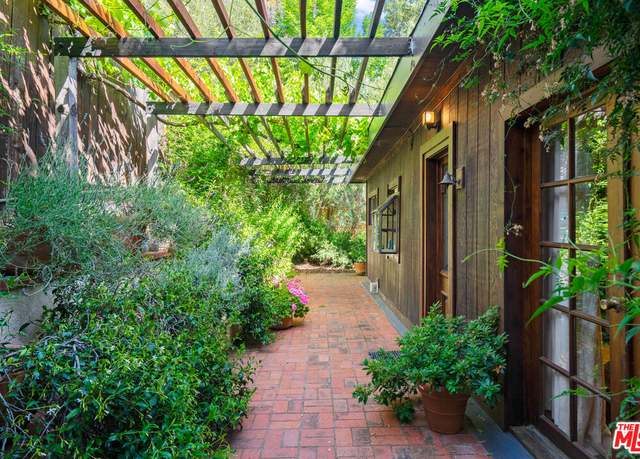 Property at 21550 Summit Trl, Topanga, CA 90290, 2 beds, 2 baths