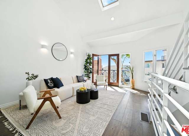 Property at 2454 4th St #4, Santa Monica, CA 90405, 2 beds, 2 baths