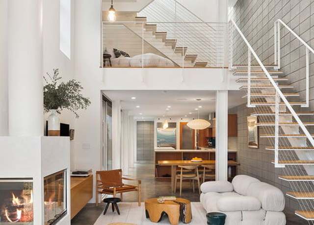 Property at 544 Broadway St, Venice, CA 90291, 3 beds, 2.5 baths