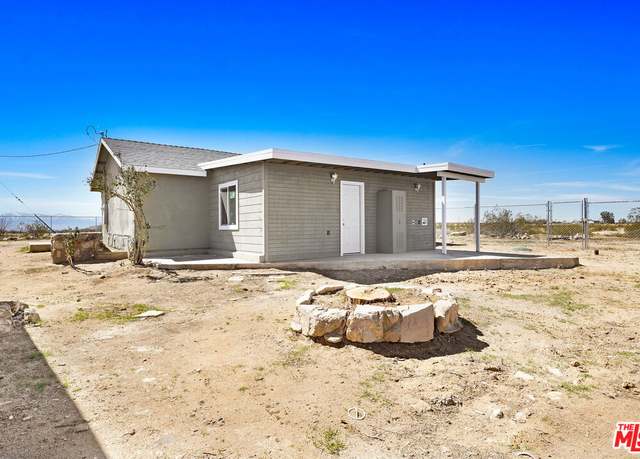 Property at 19351 E Avenue F8, Lancaster, CA 93535, 3 beds, 1.5 baths