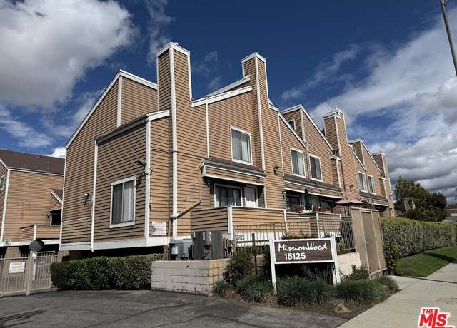 Property at 15125 Nordhoff St #20, North Hills, CA 91343, 2 beds, 3 baths