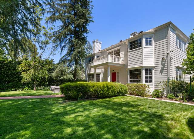 Property at 5404 Topeka Dr, Tarzana, CA 91356, 4 beds, 4.5 baths
