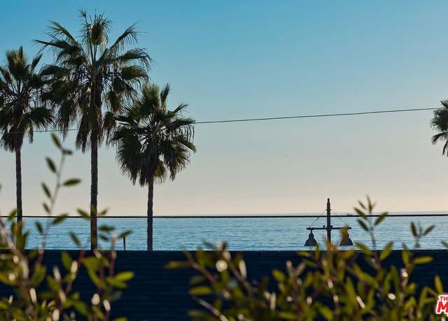 Property at 17 20th Ave Unit B, Venice, CA 90291, 2 beds, 2.5 baths