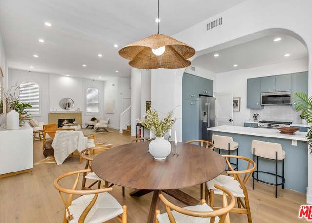 Property at 14234 Dickens St #2, Sherman Oaks, CA 91423, 3 beds, 2.5 baths