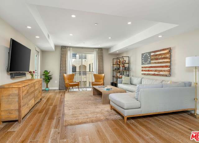 Property at 441 S Barrington Ave #303, Los Angeles, CA 90049, 2 beds, 2.5 baths