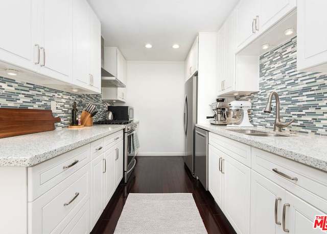 Property at 1328 18th St #4, Santa Monica, CA 90404, 2 beds, 2 baths