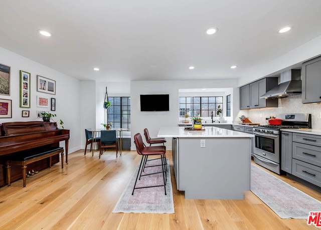 Property at 5731 Topanga Canyon Blvd #3, Woodland Hills, CA 91367, 2 beds, 2.5 baths