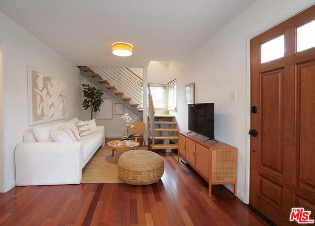 Property at 540 5th Pl, Manhattan Beach, CA 90266, 3 beds, 2 baths