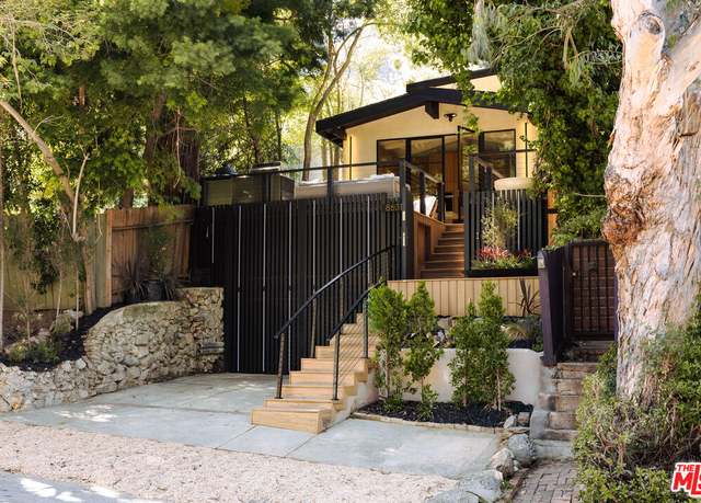 Property at 8631 Lookout Mountain Ave, Los Angeles, CA 90046, 3 beds, 2.5 baths
