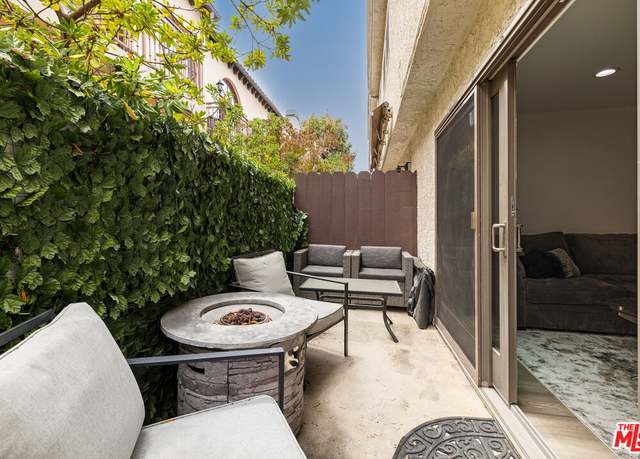Property at 1443 25th St #4, Santa Monica, CA 90404, 2 beds, 3 baths