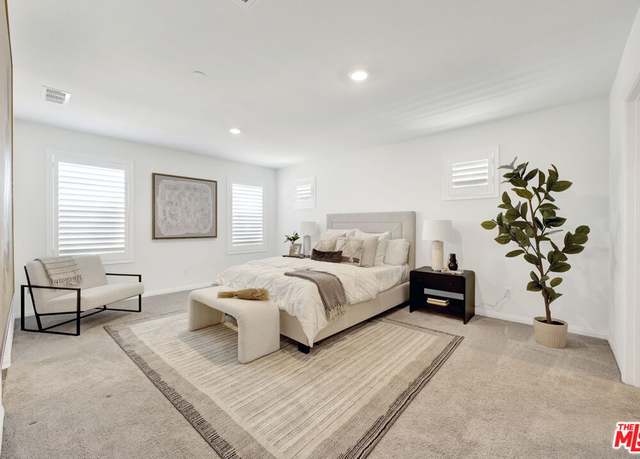 Property at 17028 Zion, Santa Clarita, CA 91387, 3 beds, 3 baths