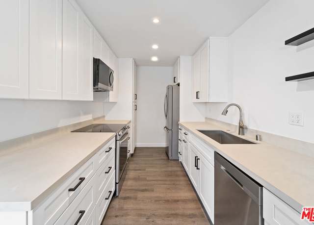 Property at 5414 Newcastle Ave #1, Encino, CA 91316, 2 beds, 2 baths