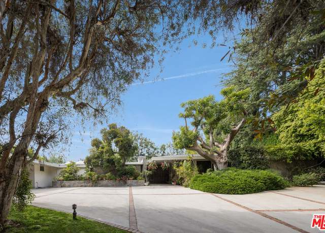 Property at 1018 N Crescent Dr, Beverly Hills, CA 90210, 5 beds, 7 baths