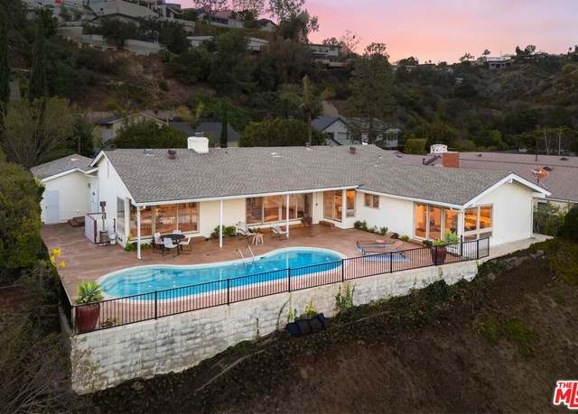 Property at 968 Kenfield Ave, Los Angeles, CA 90049, 3 beds, 3.5 baths