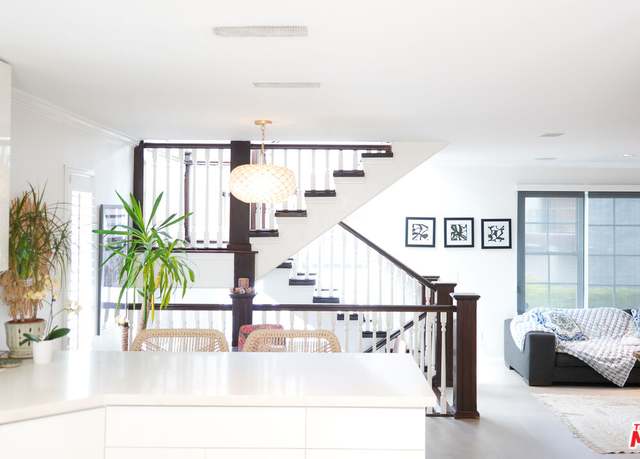 Property at 114 Pacific Ave, Venice, CA 90291, 2 beds, 3 baths
