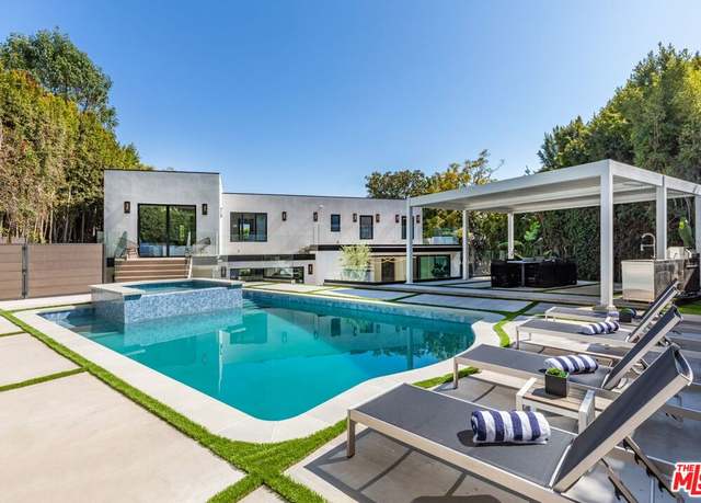 Property at 1271 Sunset Plaza Dr, Los Angeles, CA 90069, 4 beds, 4.5 baths