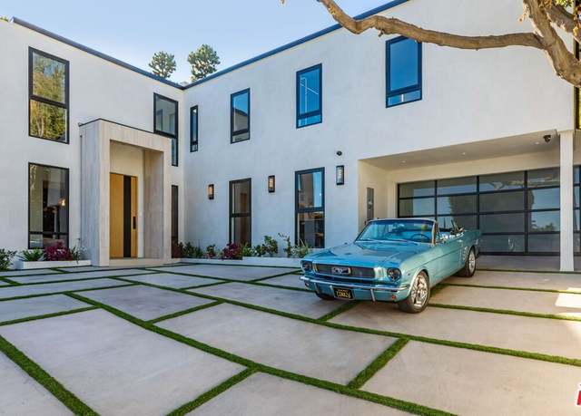 Property at 1271 Sunset Plaza Dr, Los Angeles, CA 90069, 4 beds, 4.5 baths
