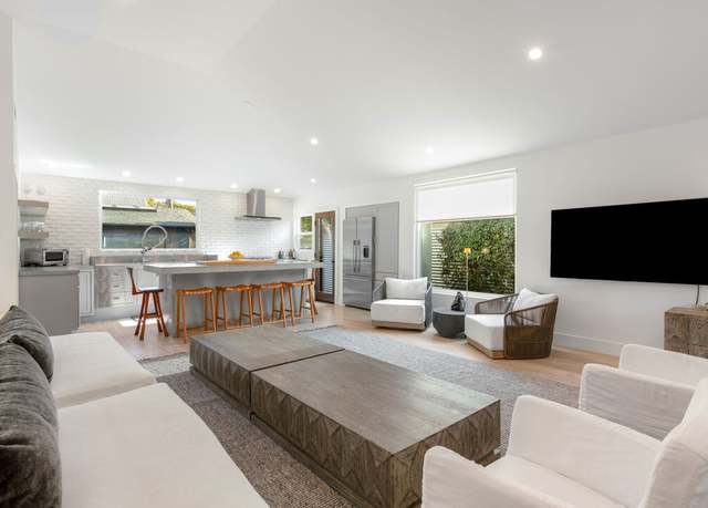 Property at 720 Angelus Pl, Venice, CA 90291, 3 beds, 3 baths