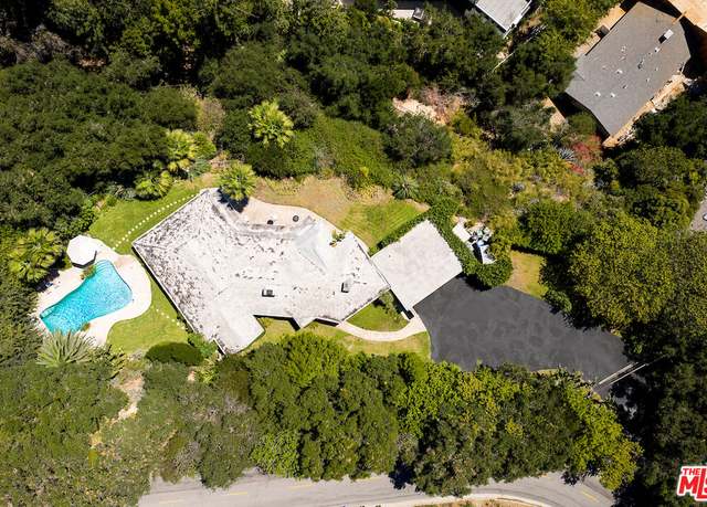 Property at 11556 Bellagio Rd, Los Angeles, CA 90049, 4 beds, 4 baths