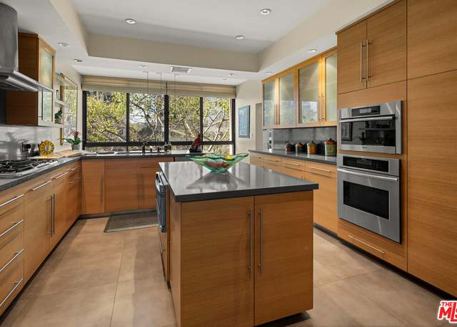 Property at 10430 Wilshire Blvd #302, Los Angeles, CA 90024, 2 beds, 3 baths