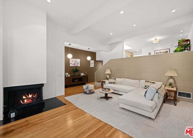 Property at 17202 Palisades Cir, Pacific Palisades, CA 90272, 2 beds, 3 baths