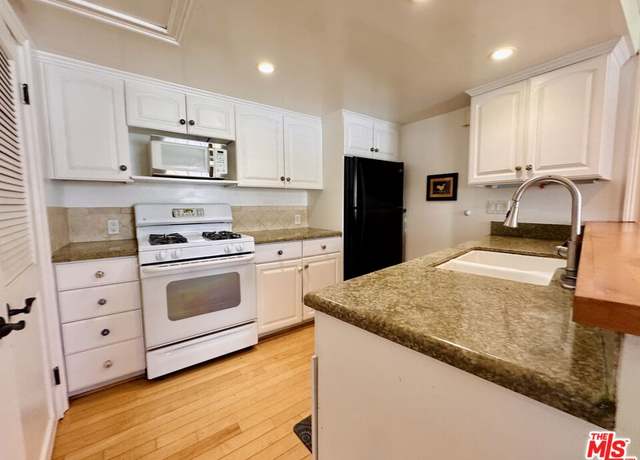 Property at 7025 Glade Ave #5, Canoga Park, CA 91303, 2 beds, 2 baths