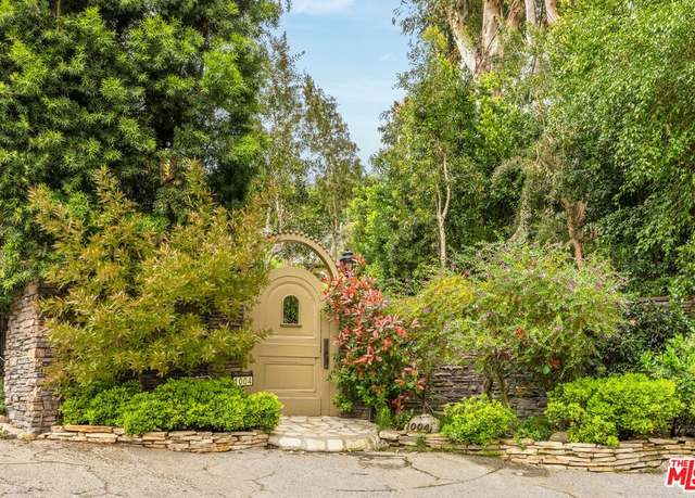 Property at 1004 N Bundy Dr, Los Angeles, CA 90049, 6 beds, 5 baths