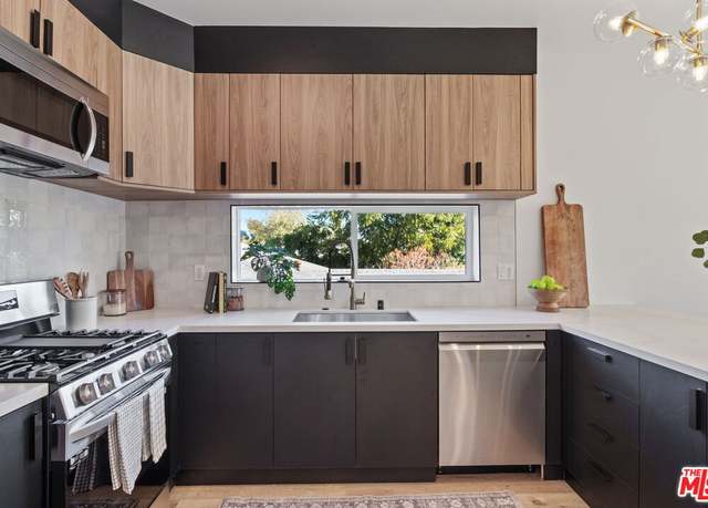 Property at 10827 Hartsook St, North Hollywood, CA 91601, 26 beds, 24 baths