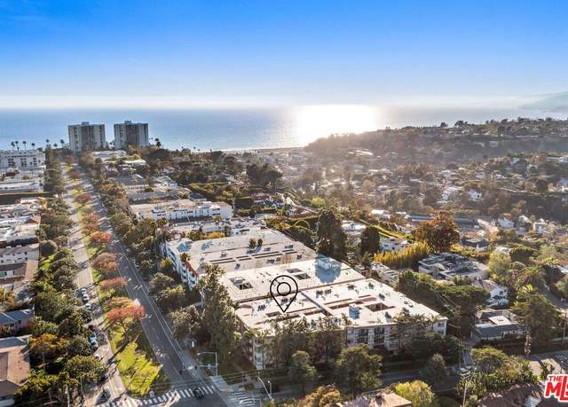 Property at 222 7th St #301, Santa Monica, CA 90402, 3 beds, 2.5 baths