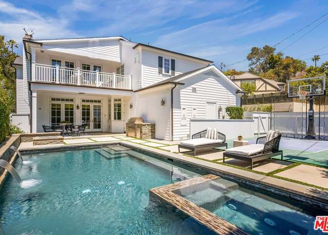 Property at 378 N Skyewiay Rd, Los Angeles, CA 90049, 5 beds, 4.5 baths
