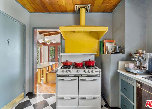 Property at 6933 Vanland Trl, Los Angeles, CA 90068, 3 beds, 2 baths