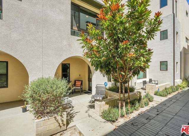 Property at 2927 Exposition Pl #3, Los Angeles, CA 90018, 2 beds, 2.5 baths