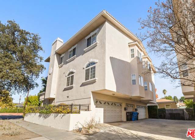 Property at 11760 Riverside Dr #2, Valley Village, CA 91607, 3 beds, 2.5 baths