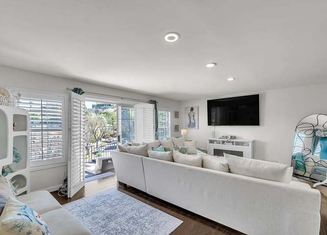 Property at 22736 Cavalier St, Woodland Hills, CA 91364, 5 beds, 4 baths