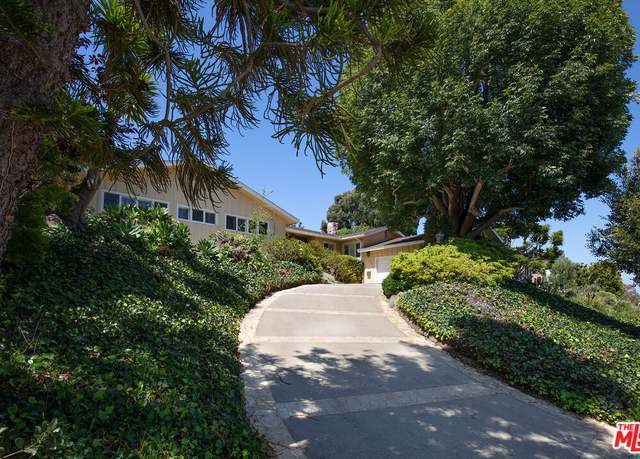 Property at 14929 La Cumbre Dr, Pacific Palisades, CA 90272, 4 beds, 3 baths