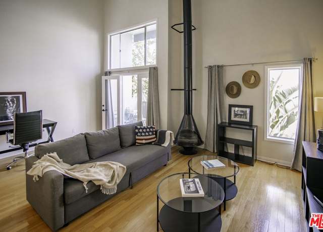 Property at 18645 Hatteras St #281, Tarzana, CA 91356, 1 bed, 1 bath