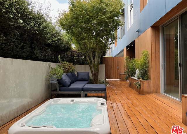 Property at 855 N Croft Ave #101, Los Angeles, CA 90069, 2 beds, 2.5 baths