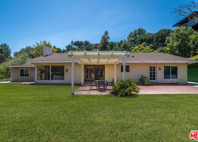 Property at 2432 Banyan Dr, Los Angeles, CA 90049, 4 beds, 3 baths