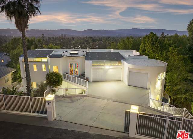 Property at 22449 Cass Ave, Woodland Hills, CA 91364, 9 beds, 10 baths