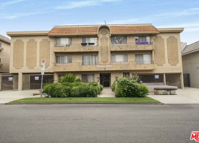 Property at 2332 S Bentley Ave, Los Angeles, CA 90064, 25 beds, 29 baths