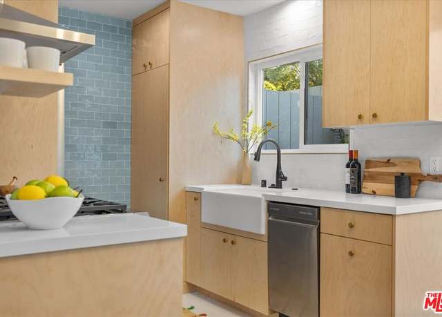Property at 633 Grant St #2, Santa Monica, CA 90405, 2 beds, 1.5 baths