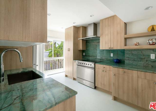 Property at 852 21st St Unit E, Santa Monica, CA 90403, 2 beds, 2 baths