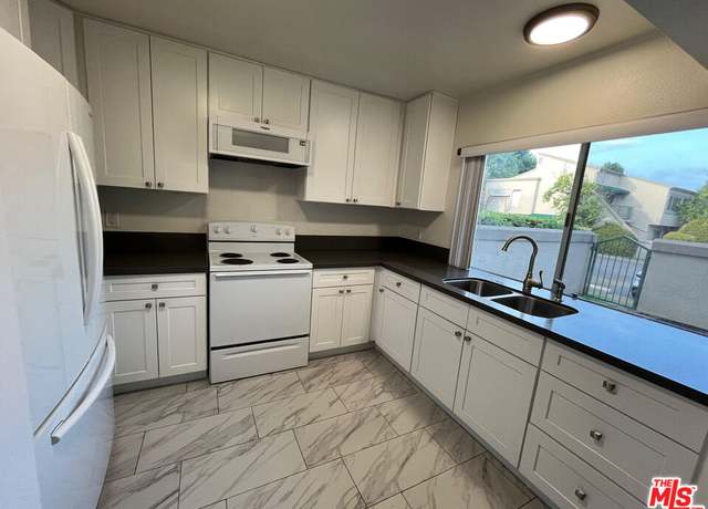Property at 18524 Mayall St Unit D, Northridge, CA 91324, 3 beds, 3 baths