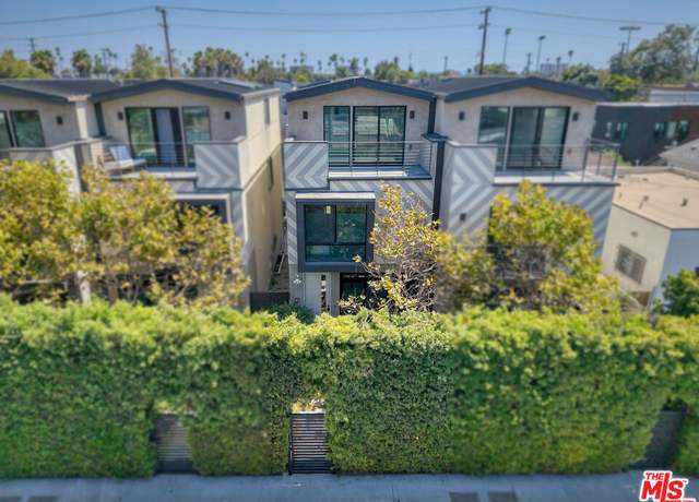 Property at 744 Brooks Ave, Venice, CA 90291, 4 beds, 3.5 baths