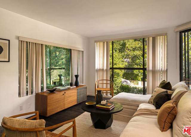 Property at 11752 Bellagio Rd #2, Los Angeles, CA 90049, 2 beds, 2.5 baths